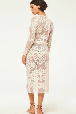 MISA Los Angeles OSCANA TOP><noscript><img width=